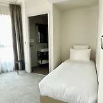 Western 11bauer Paris Saint-ouen 3*