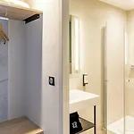 Western 11bauer Paris Saint-ouen 3*
