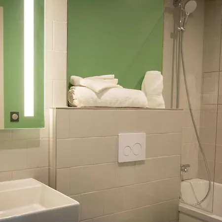 Hotel Western 11bauer Paris Saint-ouen 3*