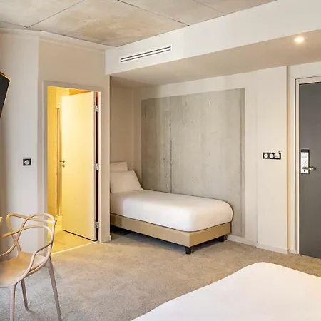 Hotel Western 11bauer Paris Saint-ouen 3*