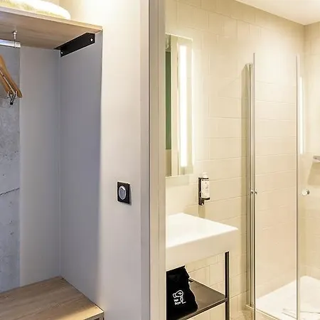 Western 11bauer Paris Saint-ouen 3*