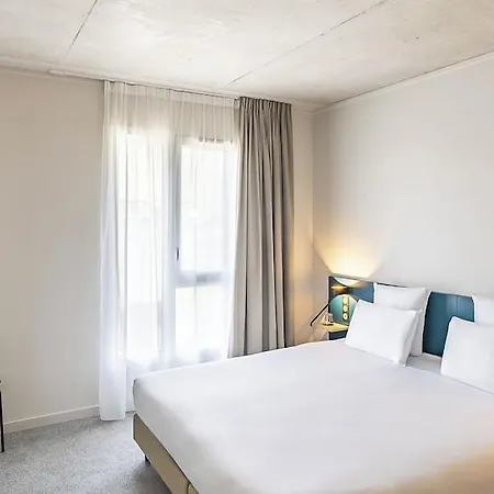 מלון Western 11bauer Paris Saint-ouen 3*