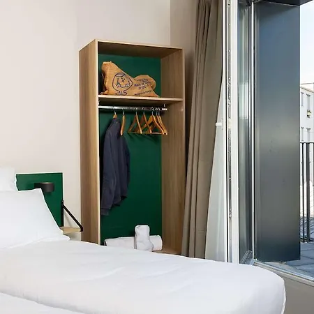 Western 11bauer Paris Saint-ouen מלון