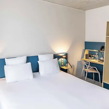 Western 11bauer Paris Saint-ouen 3*